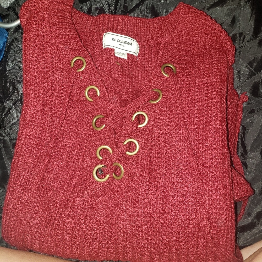 Threated sweater